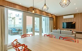 Duplex Incrível, 2 Quartos, varanda, 2 vagas Batel by UROOMS